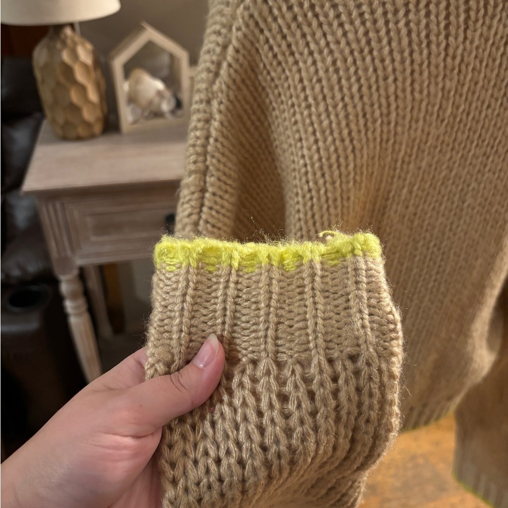 Dee Elly Hooded Sweater - Picture 8 of 9